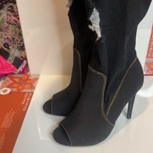 Cape Robbin black distressed over the knee black Bootswomens size 7 heels